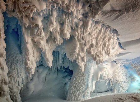 Под антарктическим льдом найден действующий вулкан